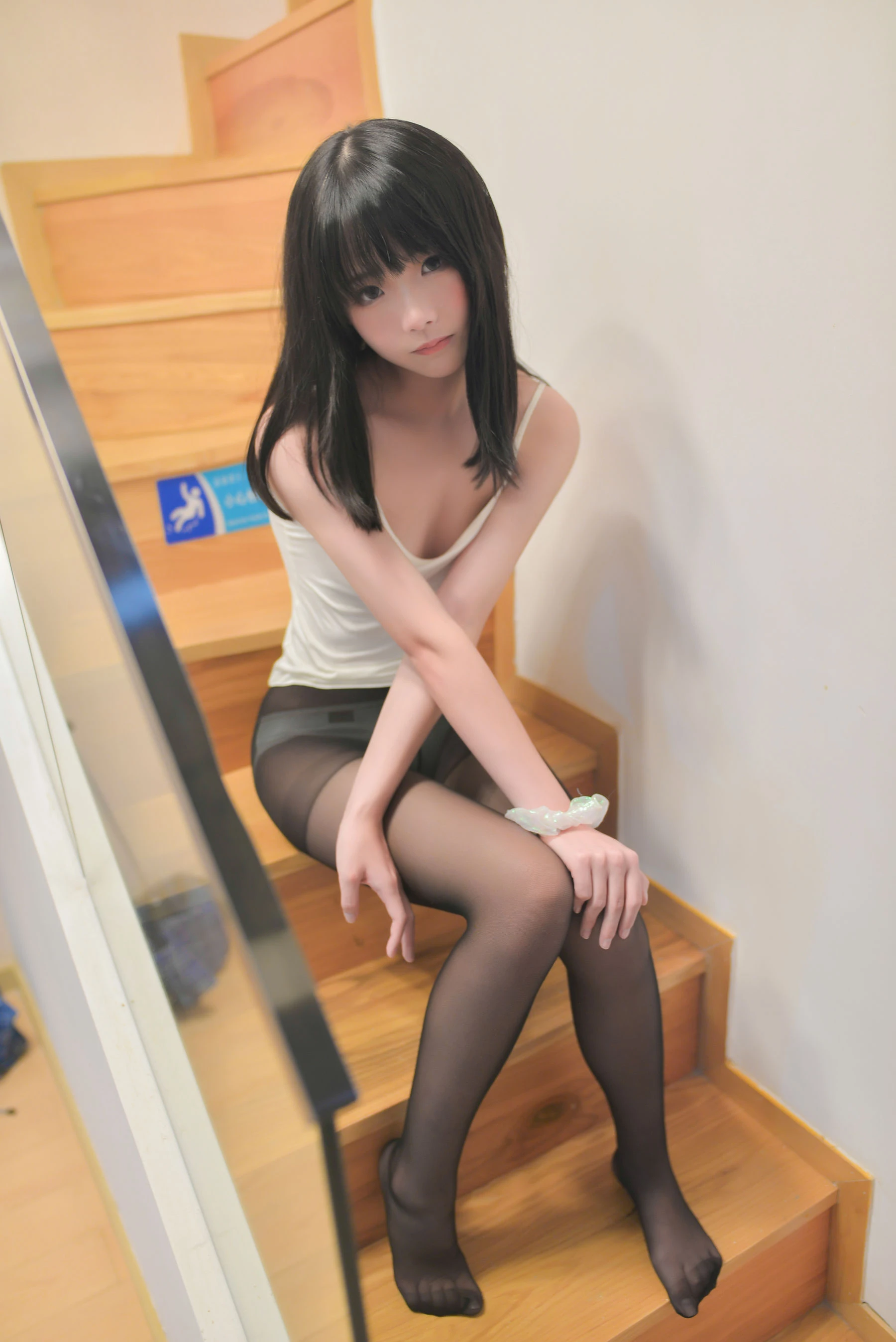 微博正妹像个傻依 -学妹黑丝插图2