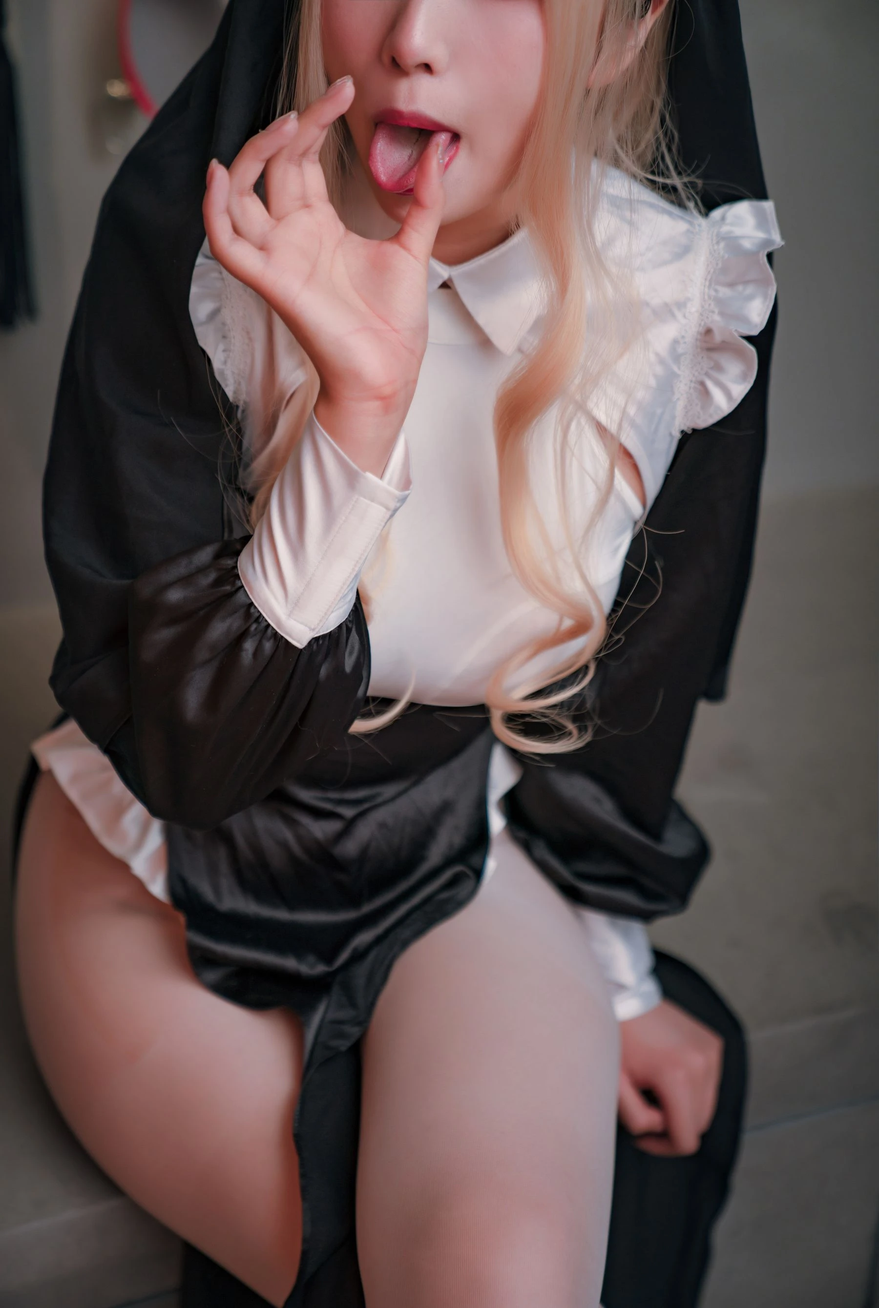 轩萧学姐 – 修女插图3