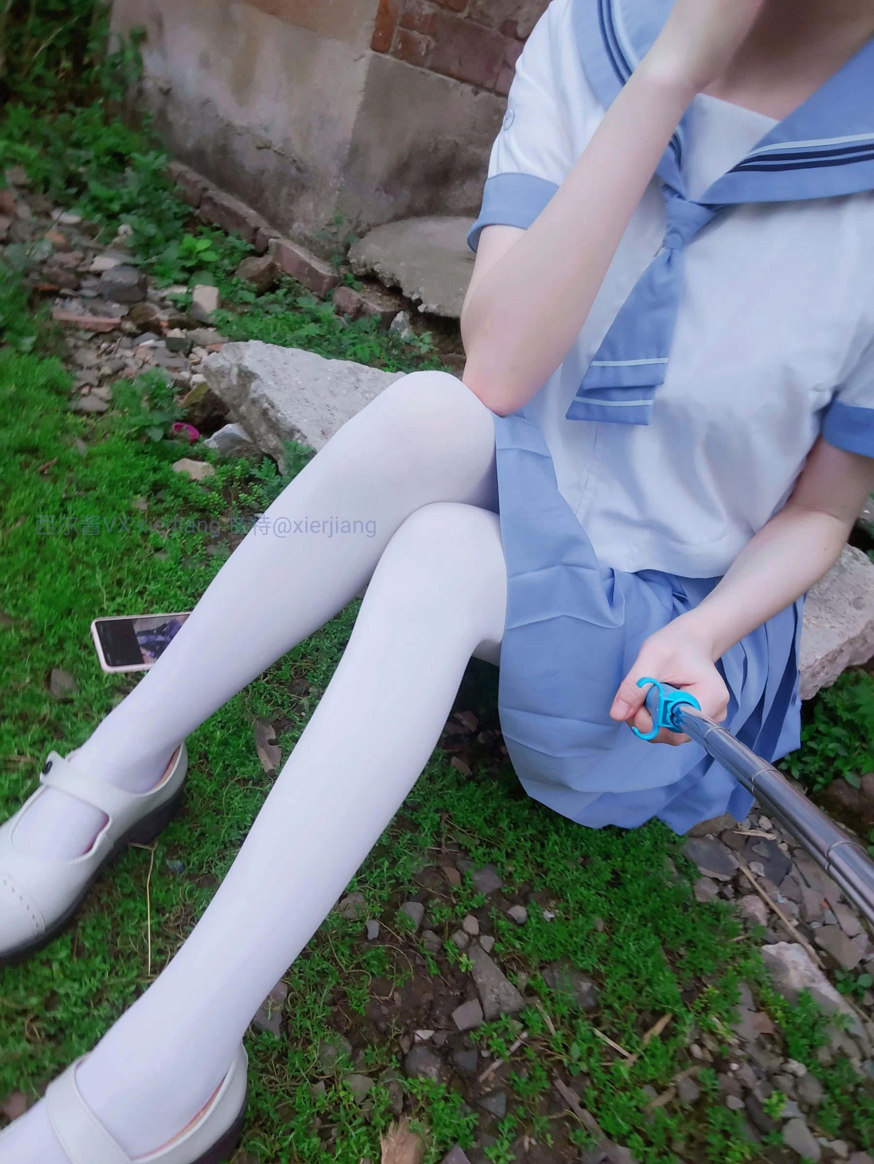 微博萌妹子西尔酱 – 青草水手服插图4