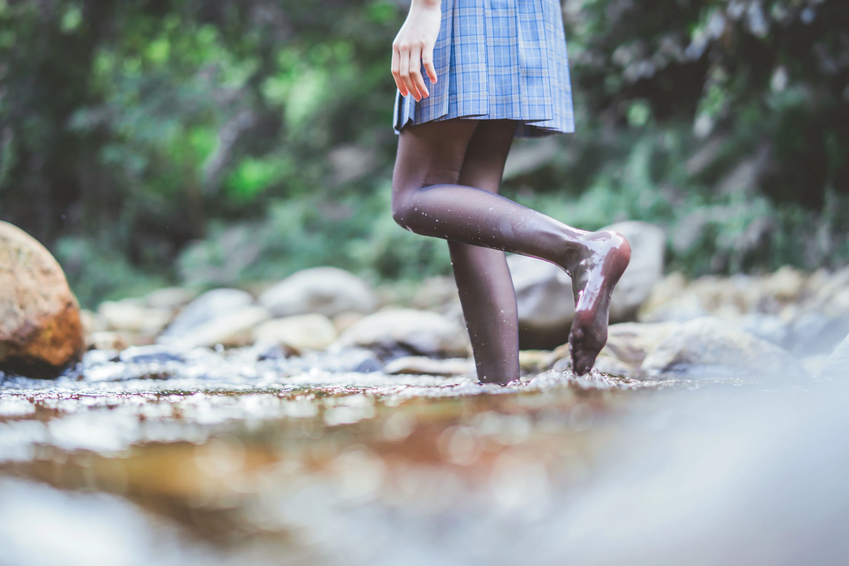 桜桃喵《校服少女COSPLAY湿身系列》插图3