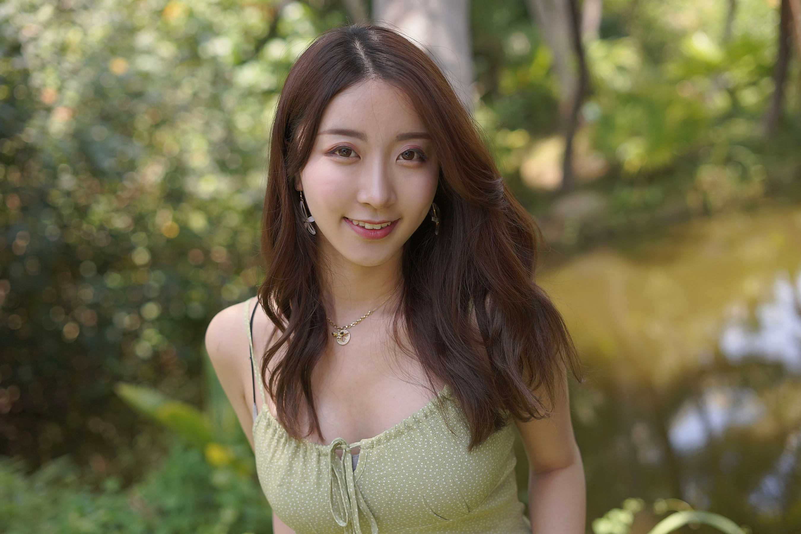 人气Coser黑川 – 海岛之旅 绿色连衣裙插图6