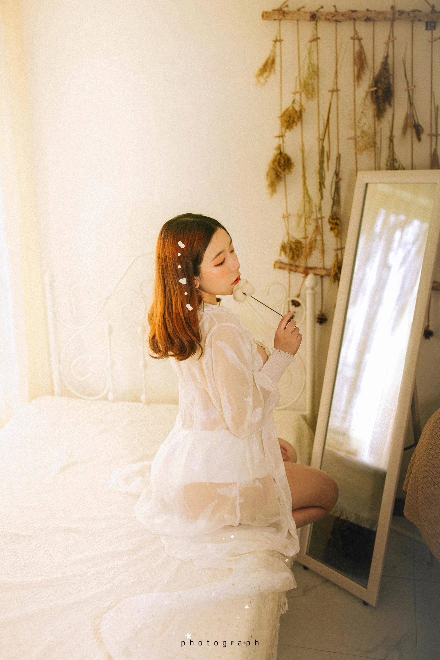 动漫博主穆零Mu0 – 白色插图1