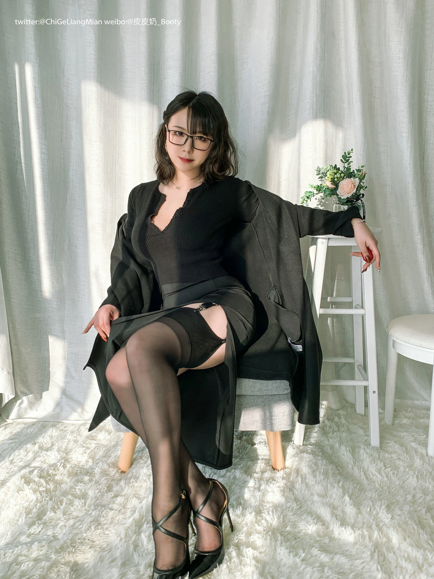 皮皮奶可可爱了啦 黑色OL插图3