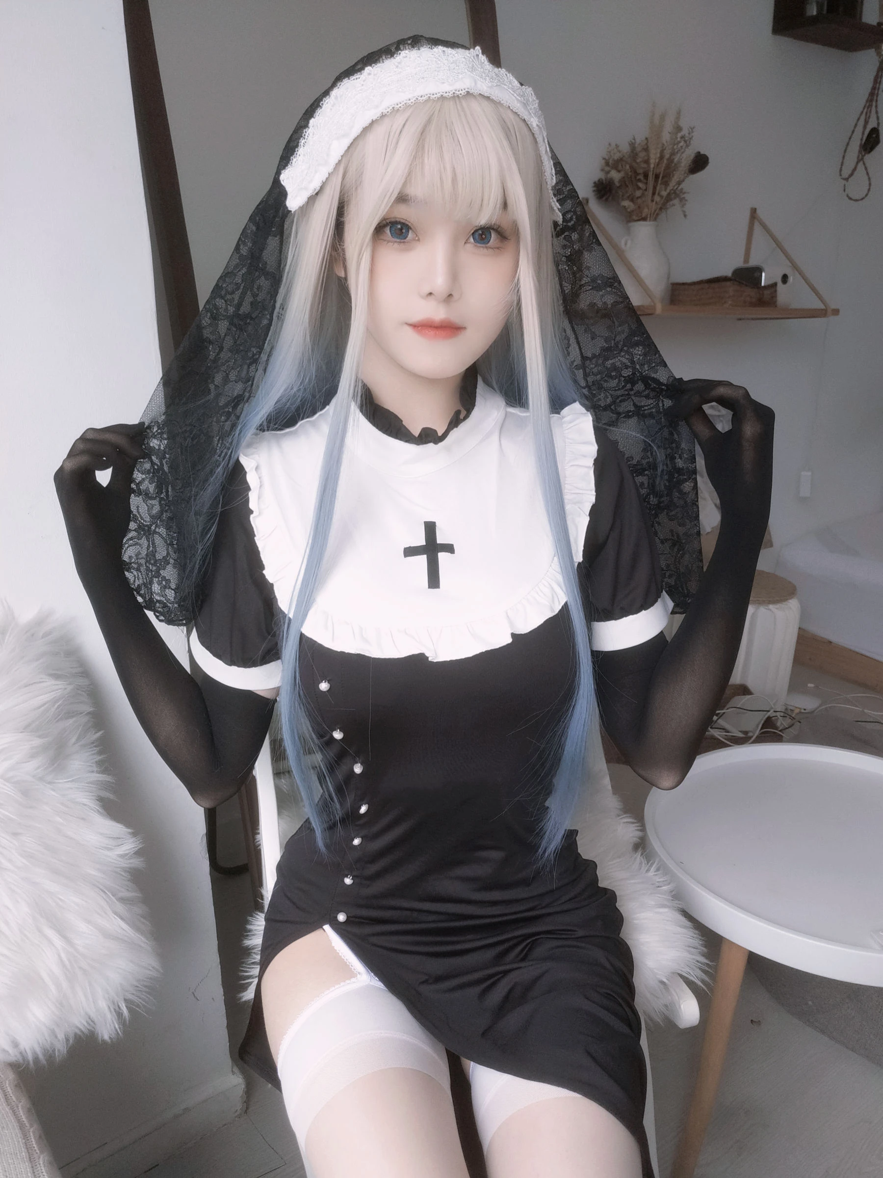 萌系小姐姐蜜汁猫裘 – 修女自拍插图2