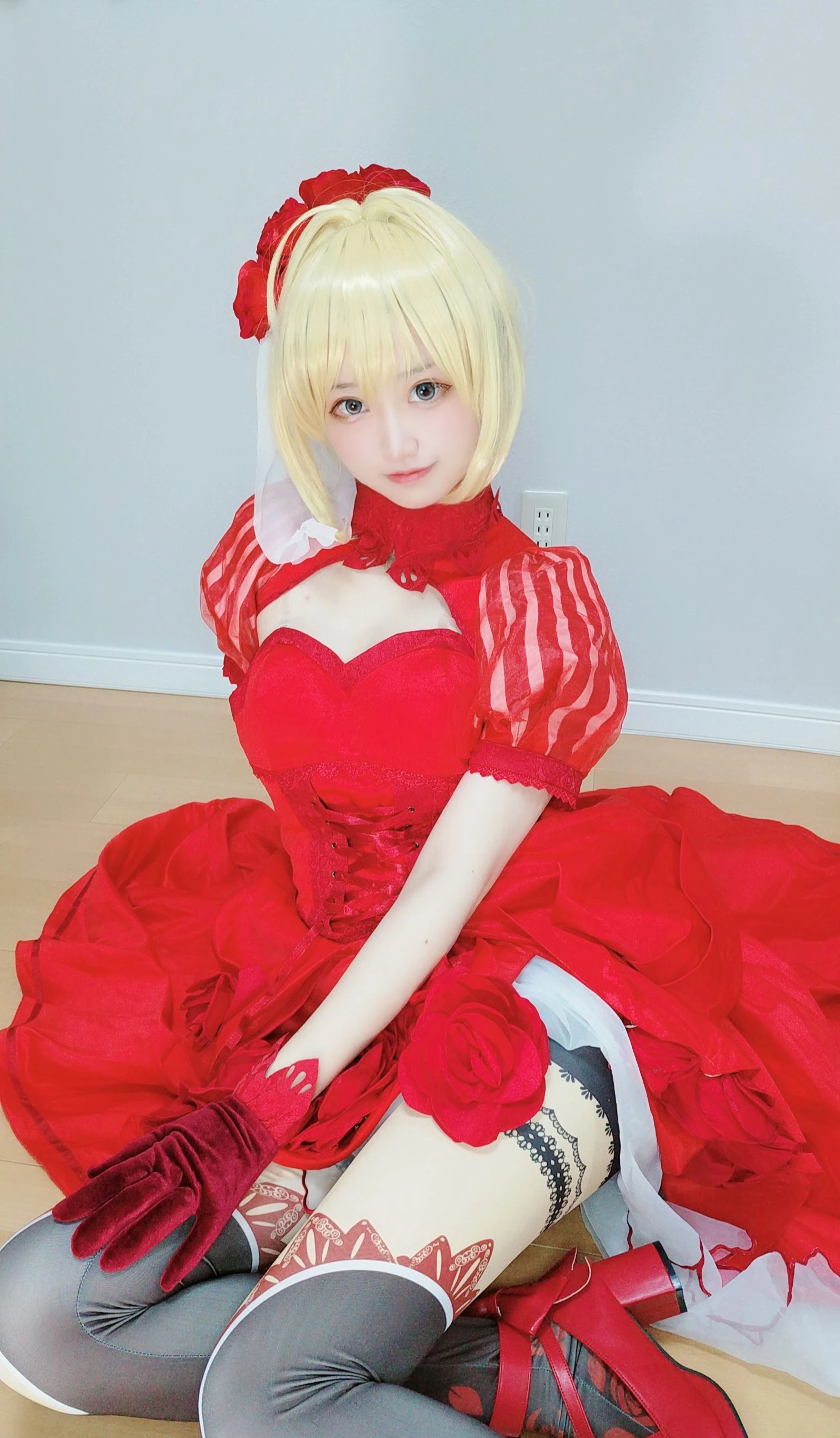 千阳(ちよ) – 尼禄红礼服插图4