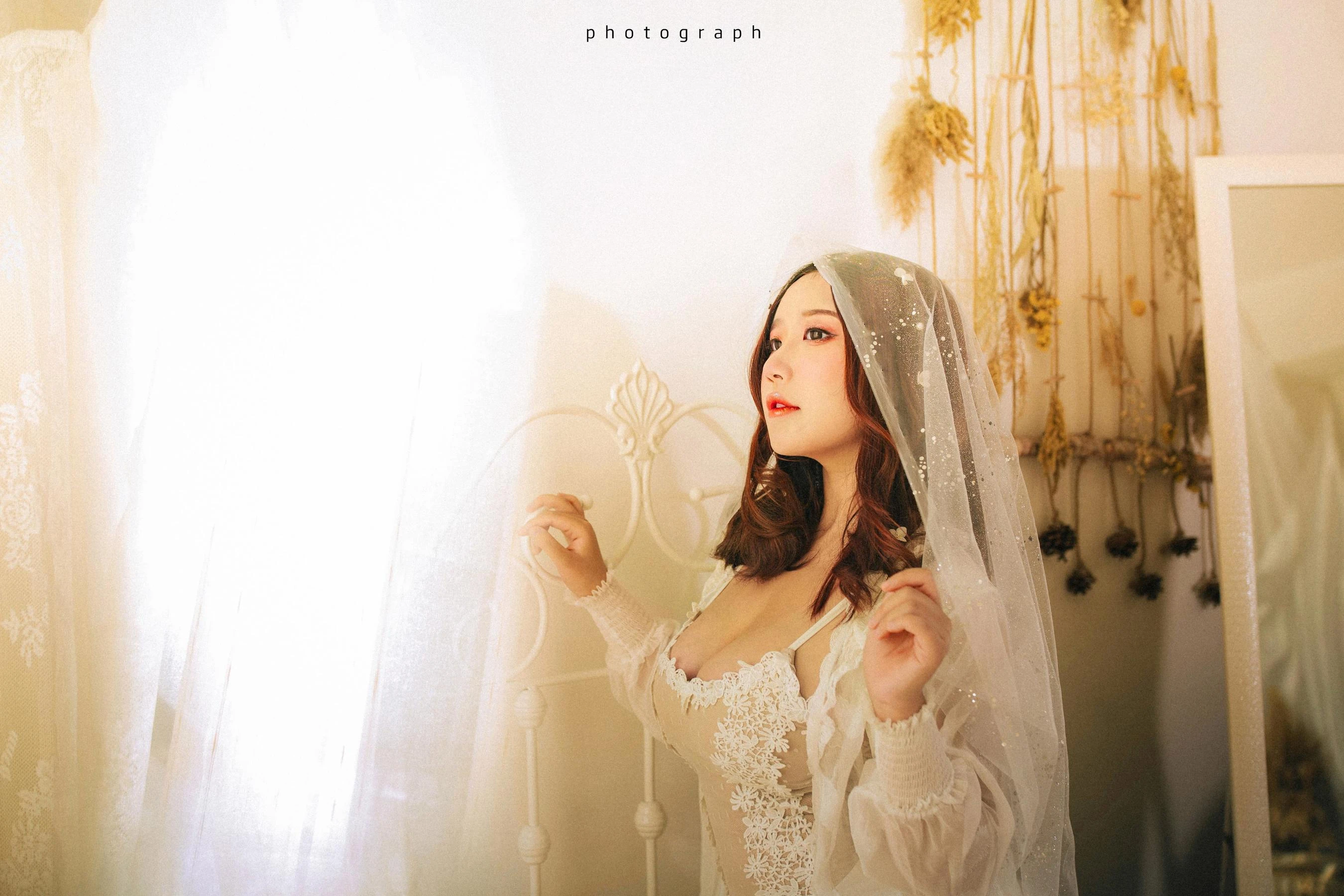 动漫博主穆零Mu0 – 白色插图2