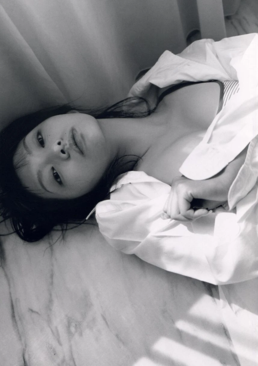 真锅薰 眞鍋かをり-《kawori》 写真集插图2