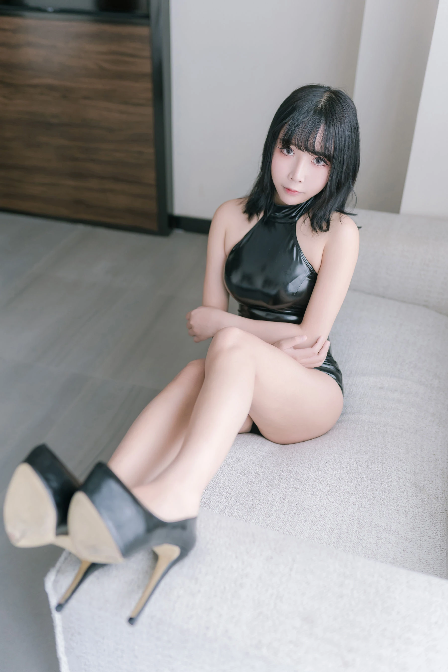 二次元妹子抱走莫子aa 黑胶高跟鞋插图5