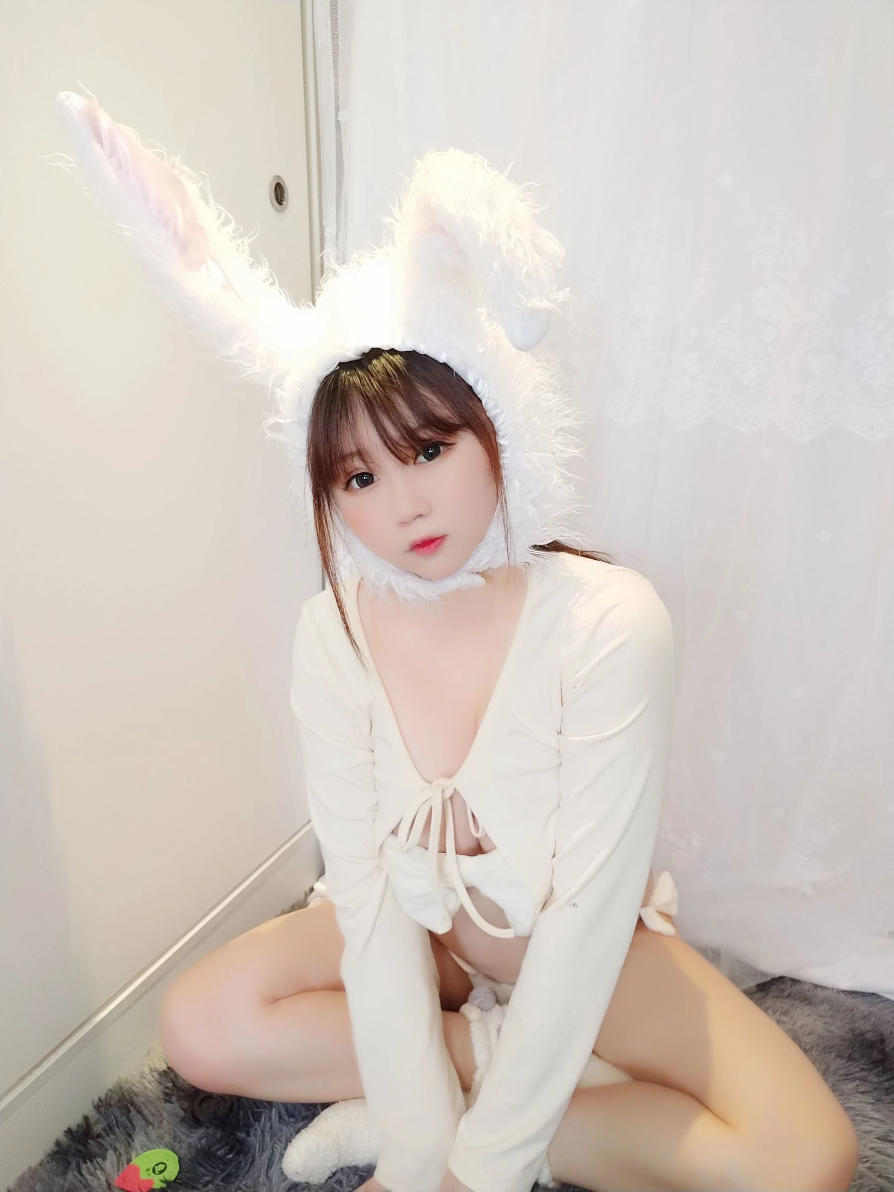 蜜桃少女是依酱呀 – 小白兔插图2