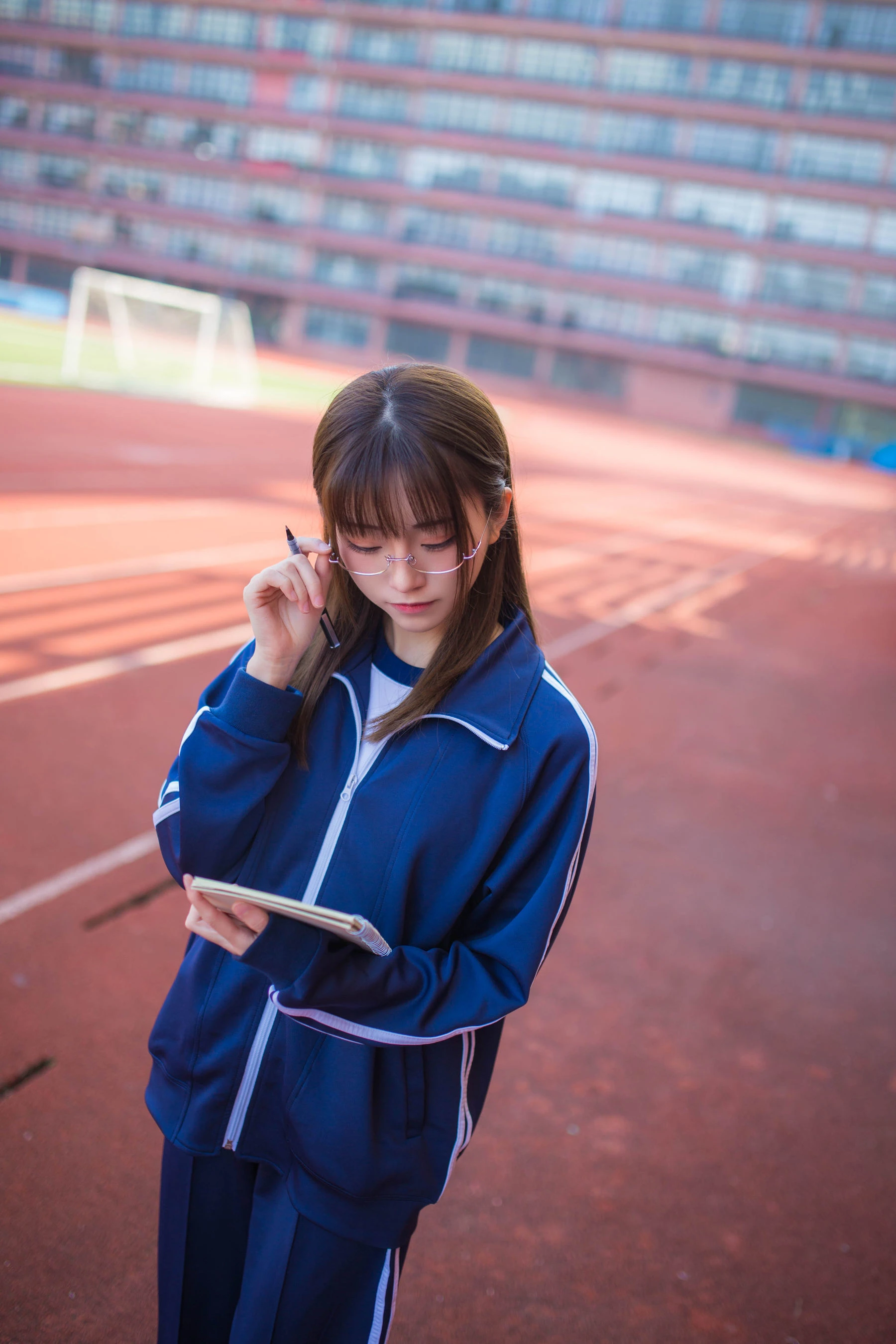 动漫博主Kitaro_绮太郎 蓝色运动服女孩|图集秀