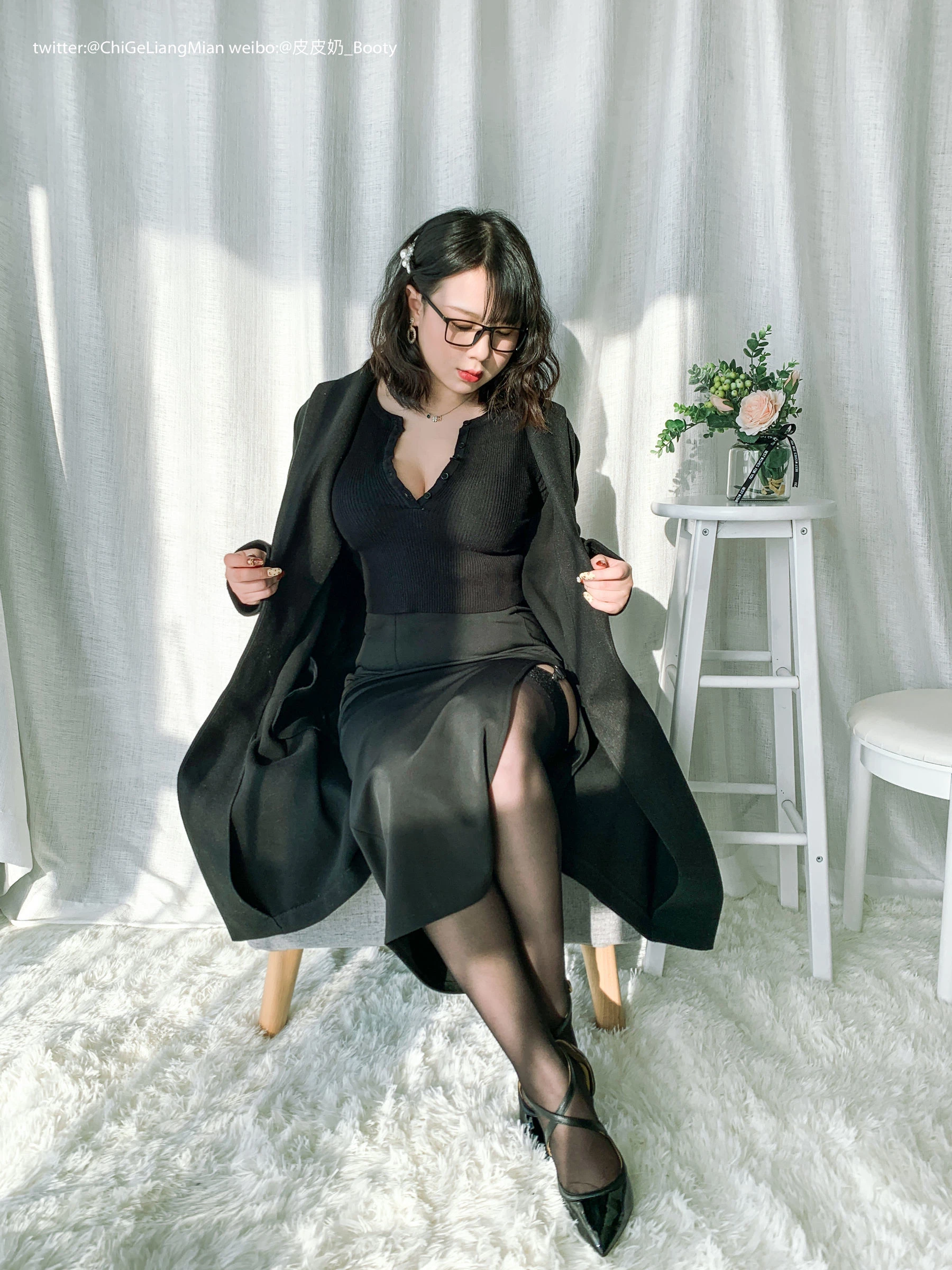 皮皮奶可可爱了啦 黑色OL插图1