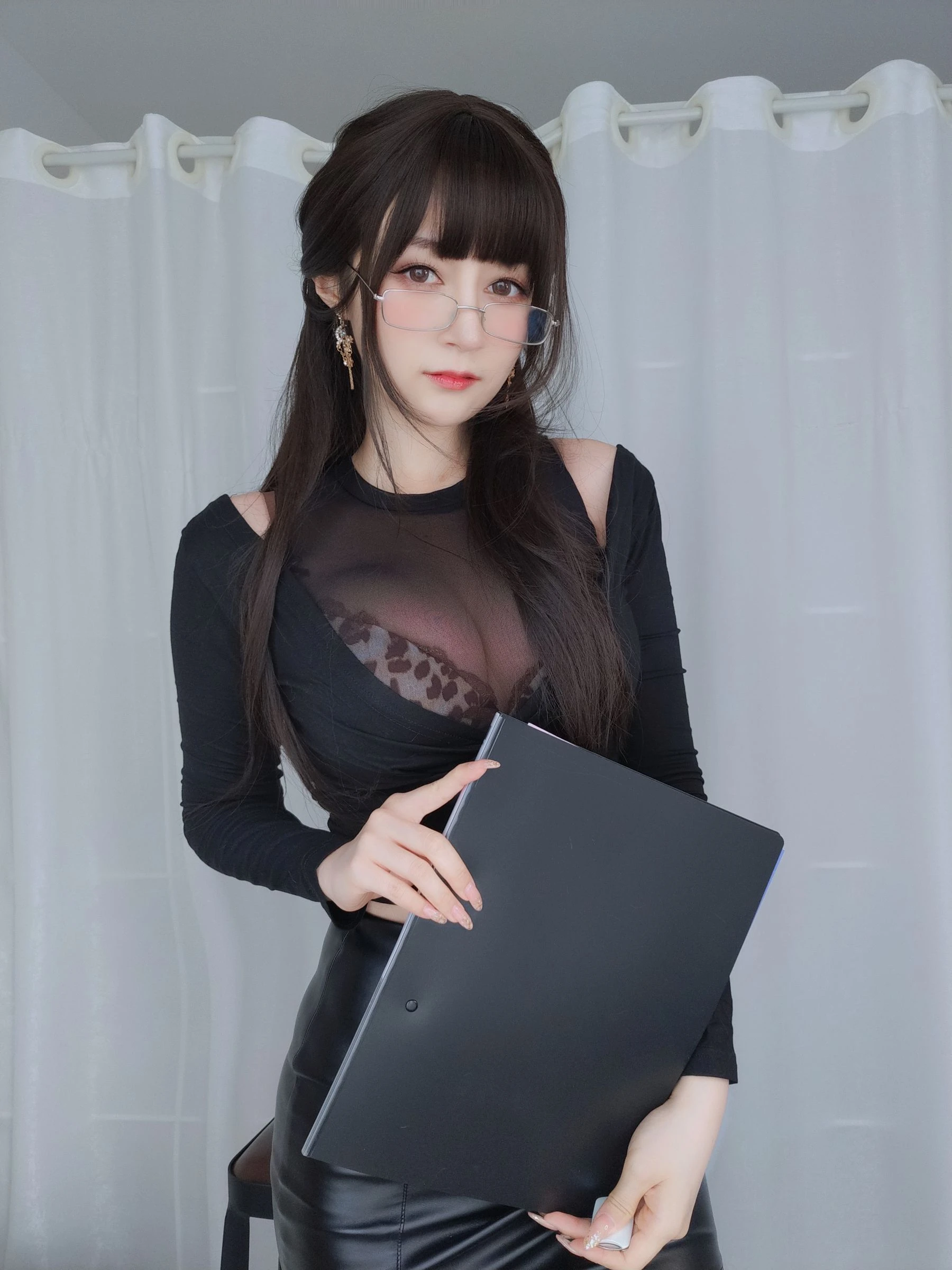 Coser小姐姐白银 – 黒糸女上司の秘密插图3