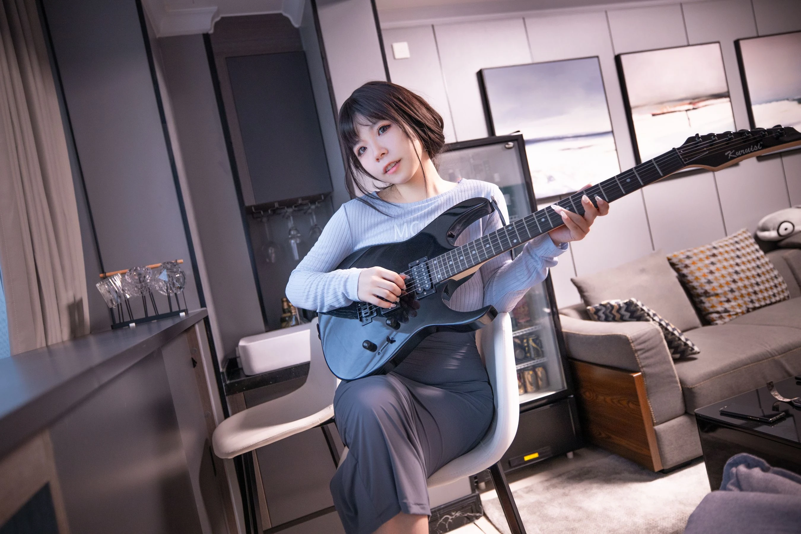 自闭颜球球(无颜小天使wy) – 吉他妹妹插图1