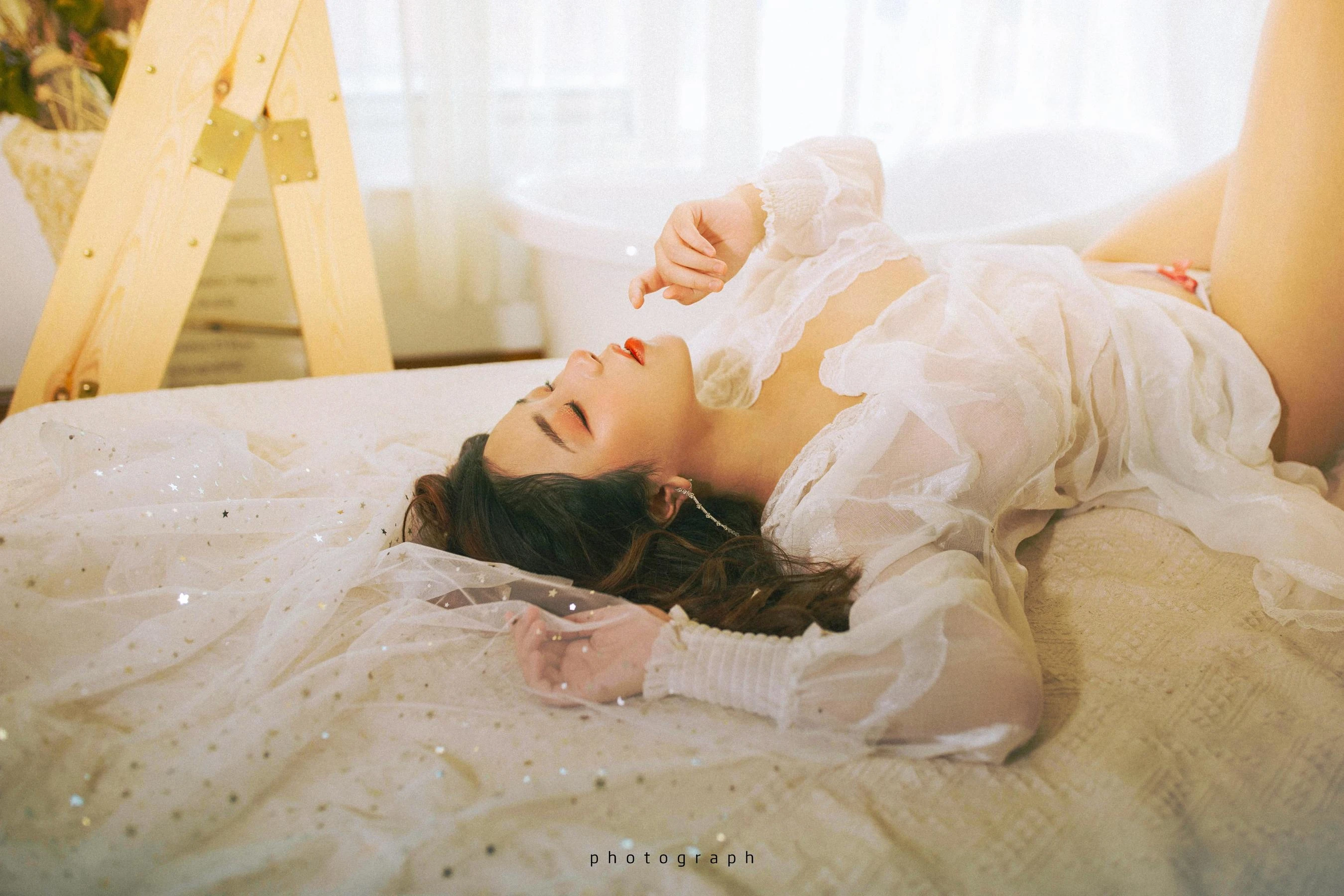 动漫博主穆零Mu0 – 白色插图7