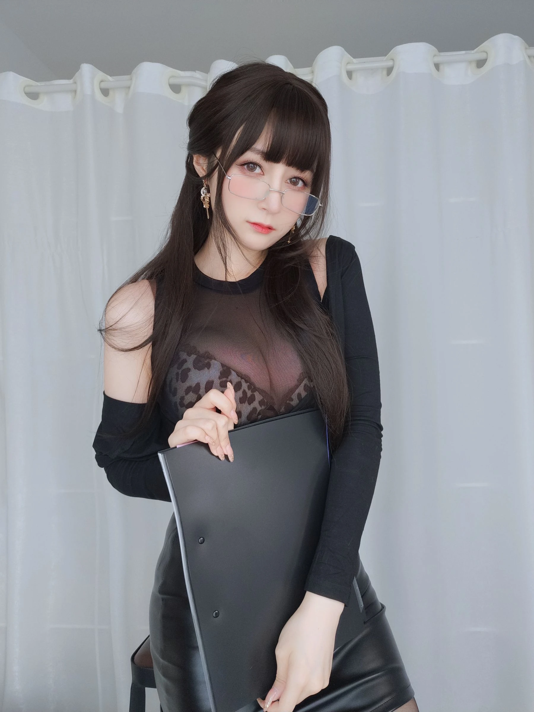 Coser小姐姐白银 – 黒糸女上司の秘密插图2