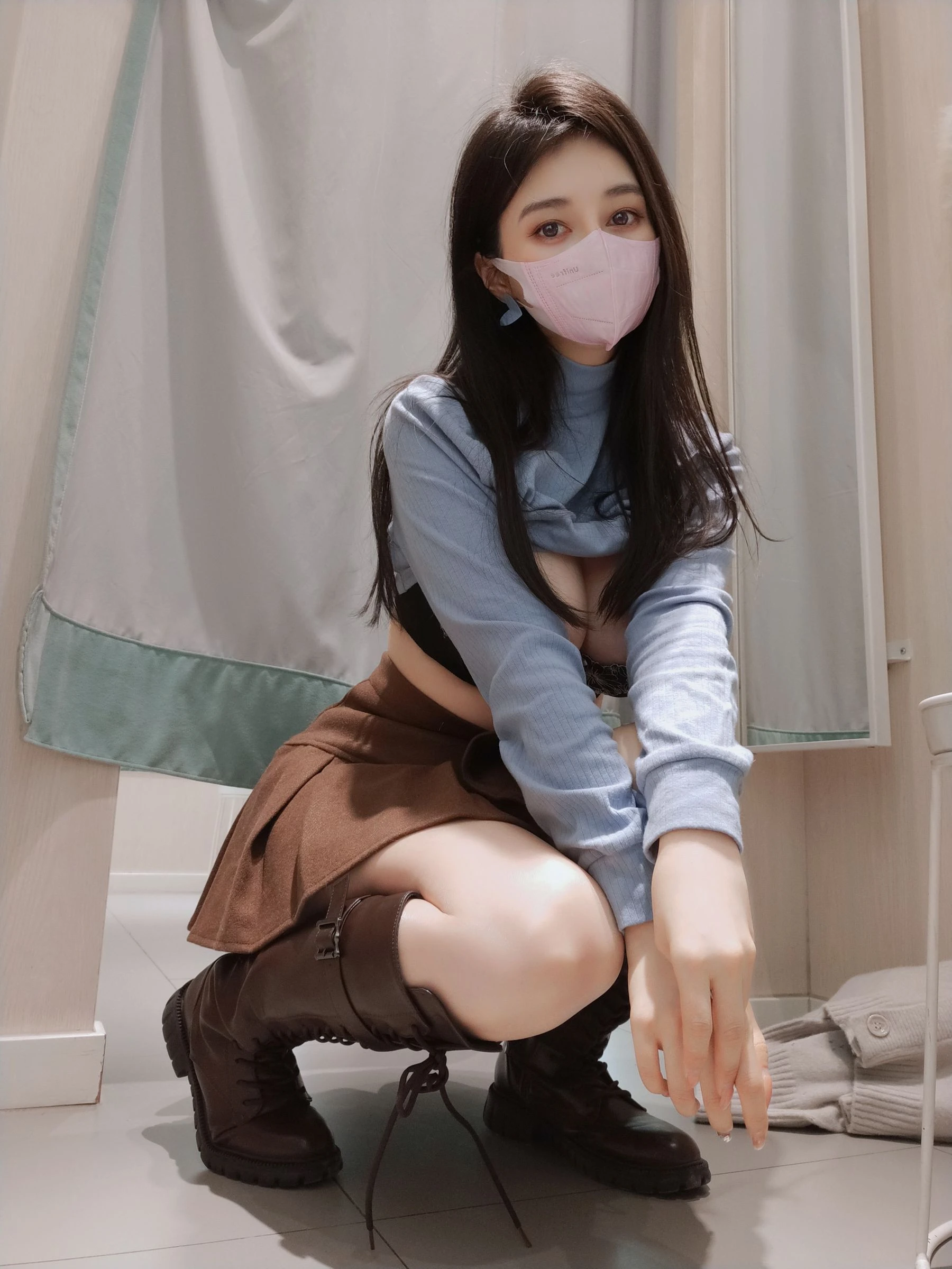 Coser小姐姐白银 – 更衣室自拍插图3