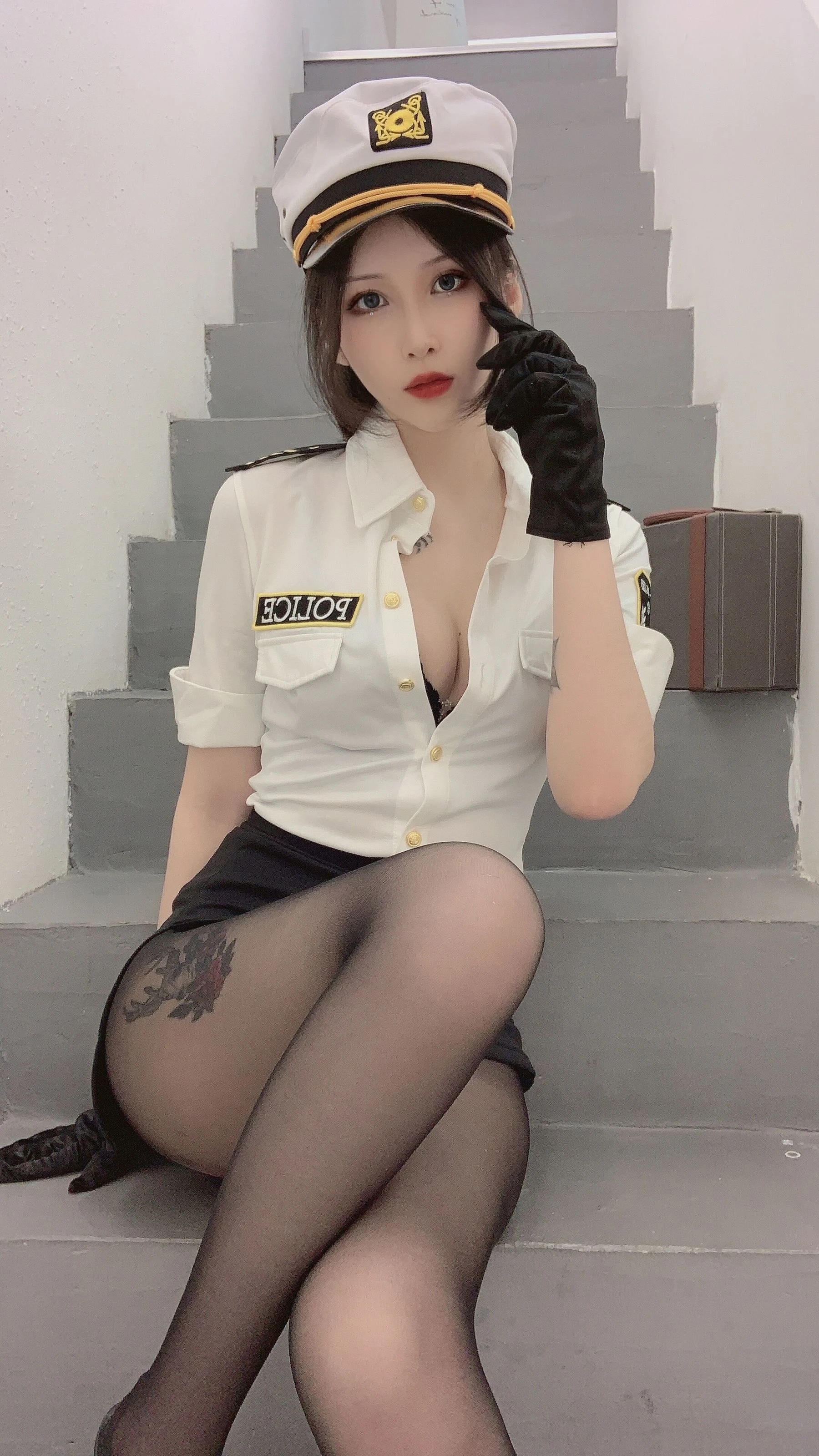 vams子 – 女警插图1