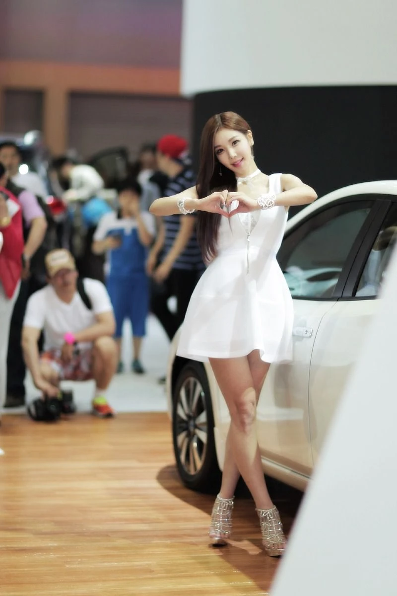 韩国车模李真英《车展图片系列》合辑插图4