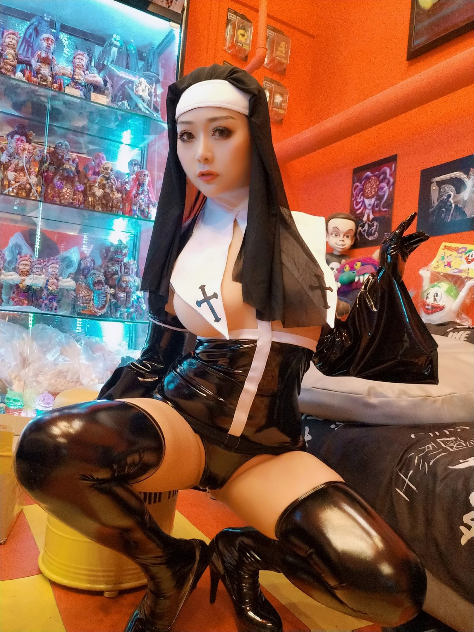 性感Coser三刀刀Miido 修女插图3