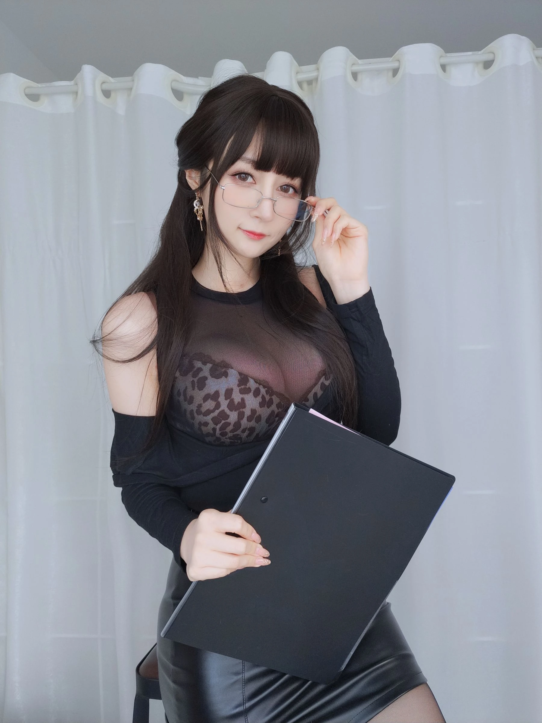 Coser小姐姐白银 – 黒糸女上司の秘密插图1