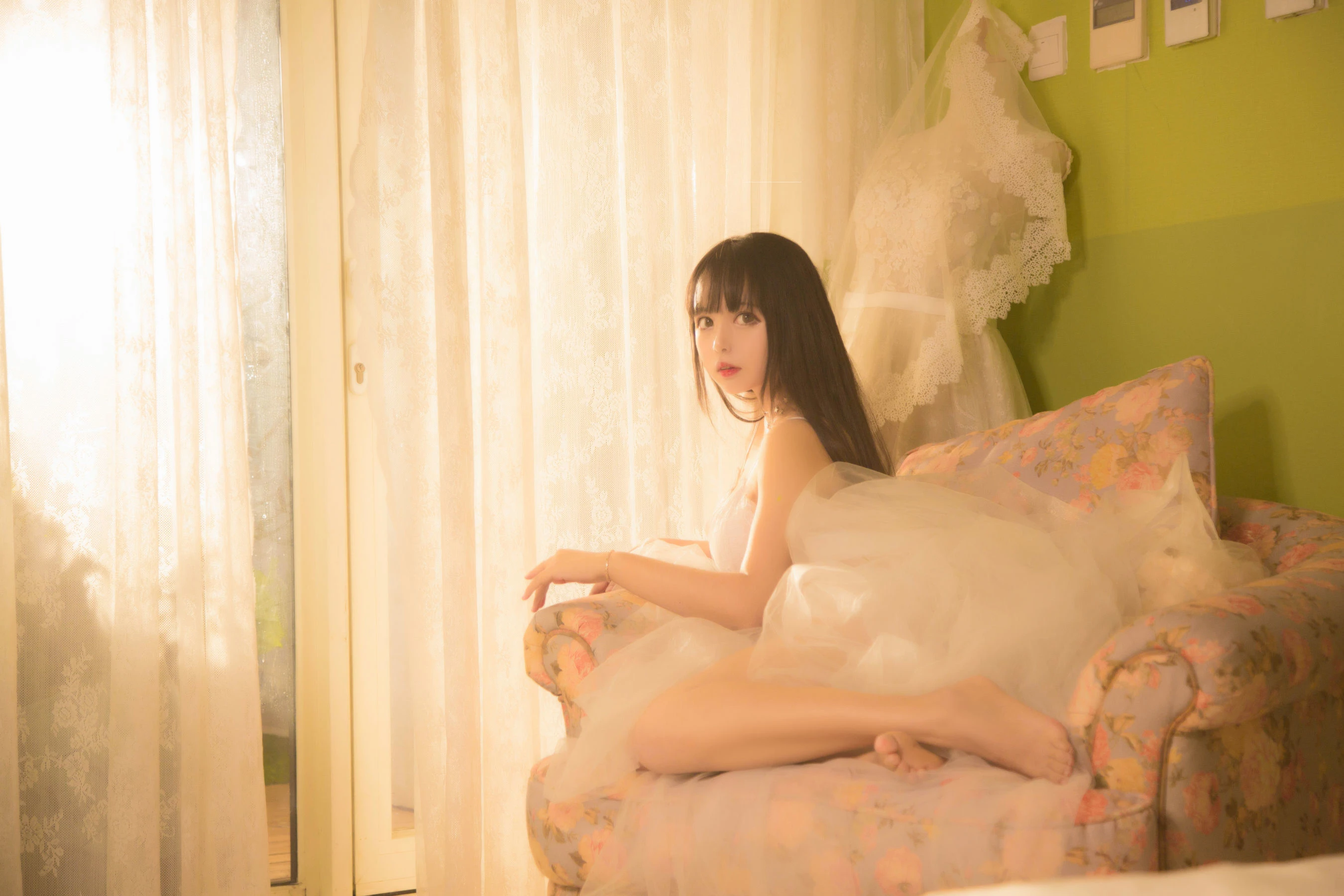 大眼萌妹黑猫猫OvO 少女写真插图3