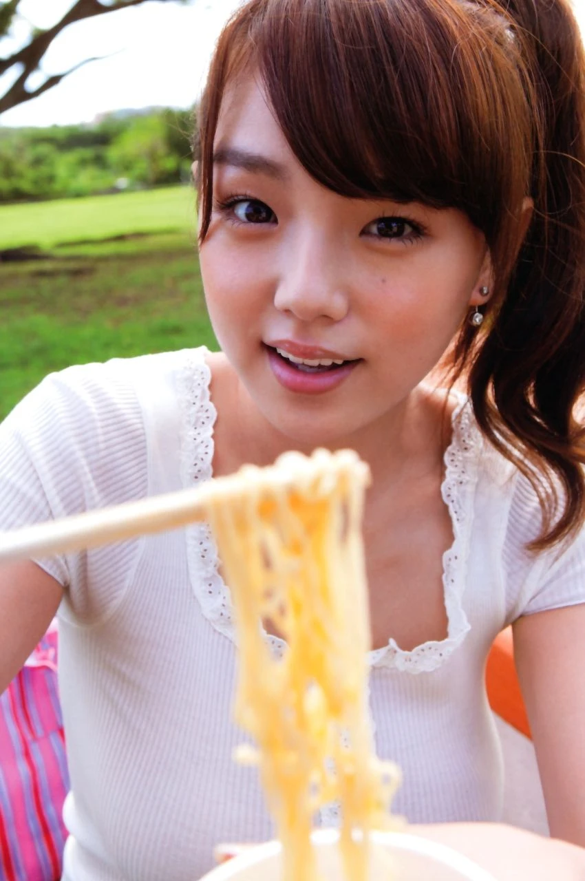 篠崎愛 『Love Scenes』 写真集插图1