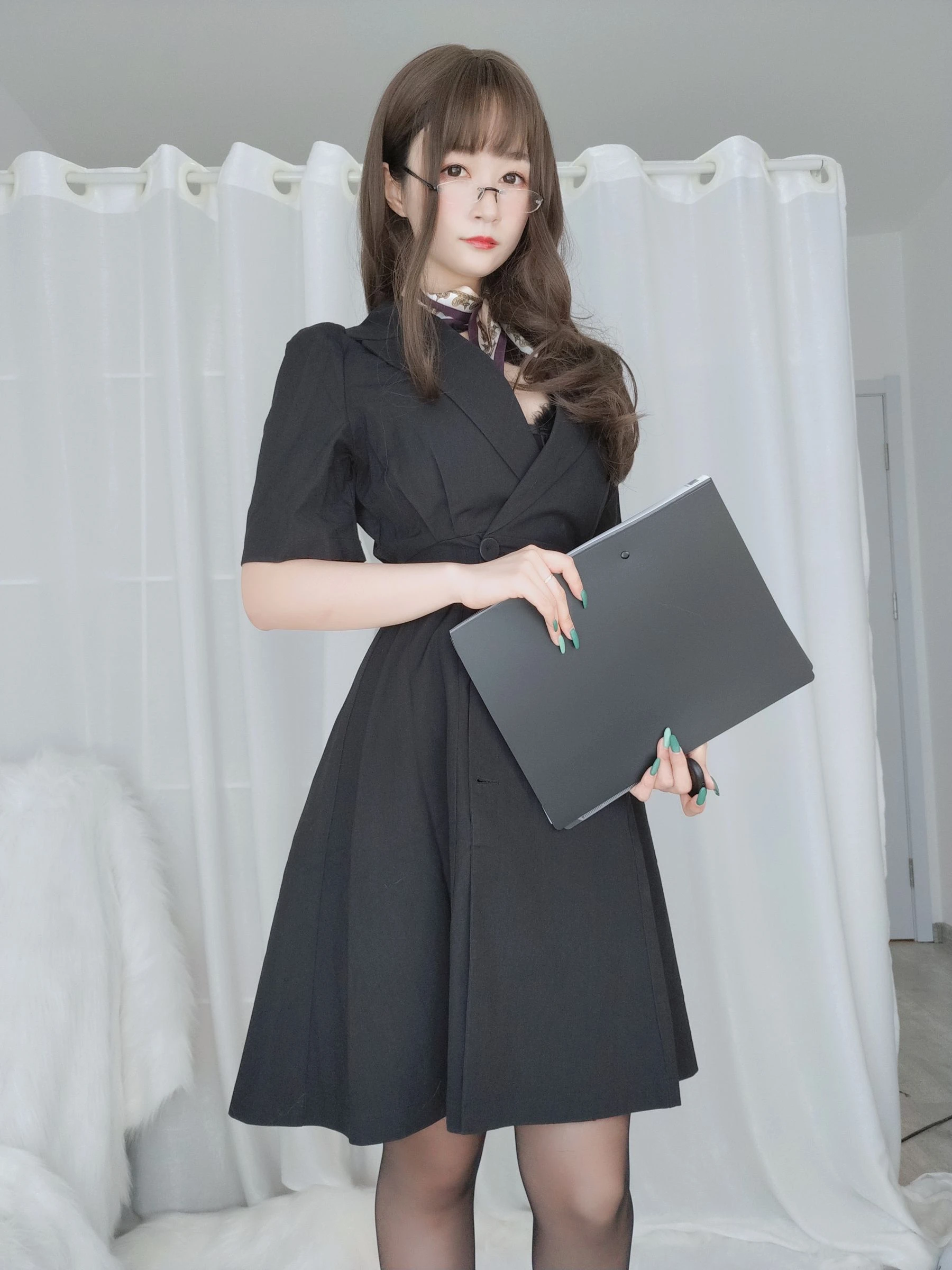 Coser小姐姐白银 – OL下的内衣插图5