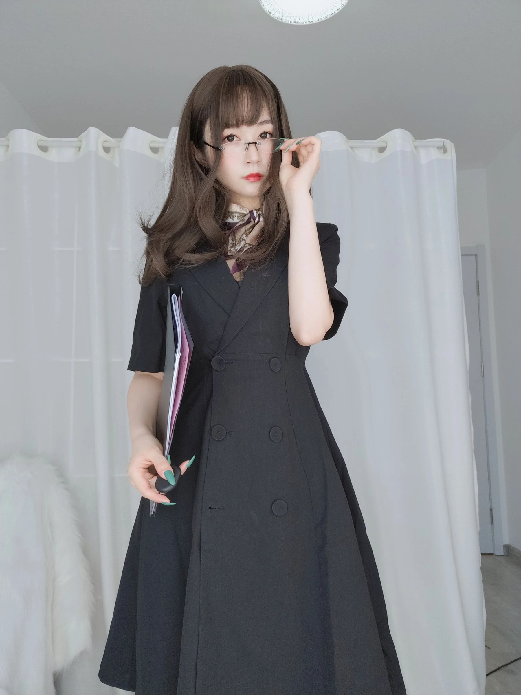 Coser小姐姐白银 – OL下的内衣插图1