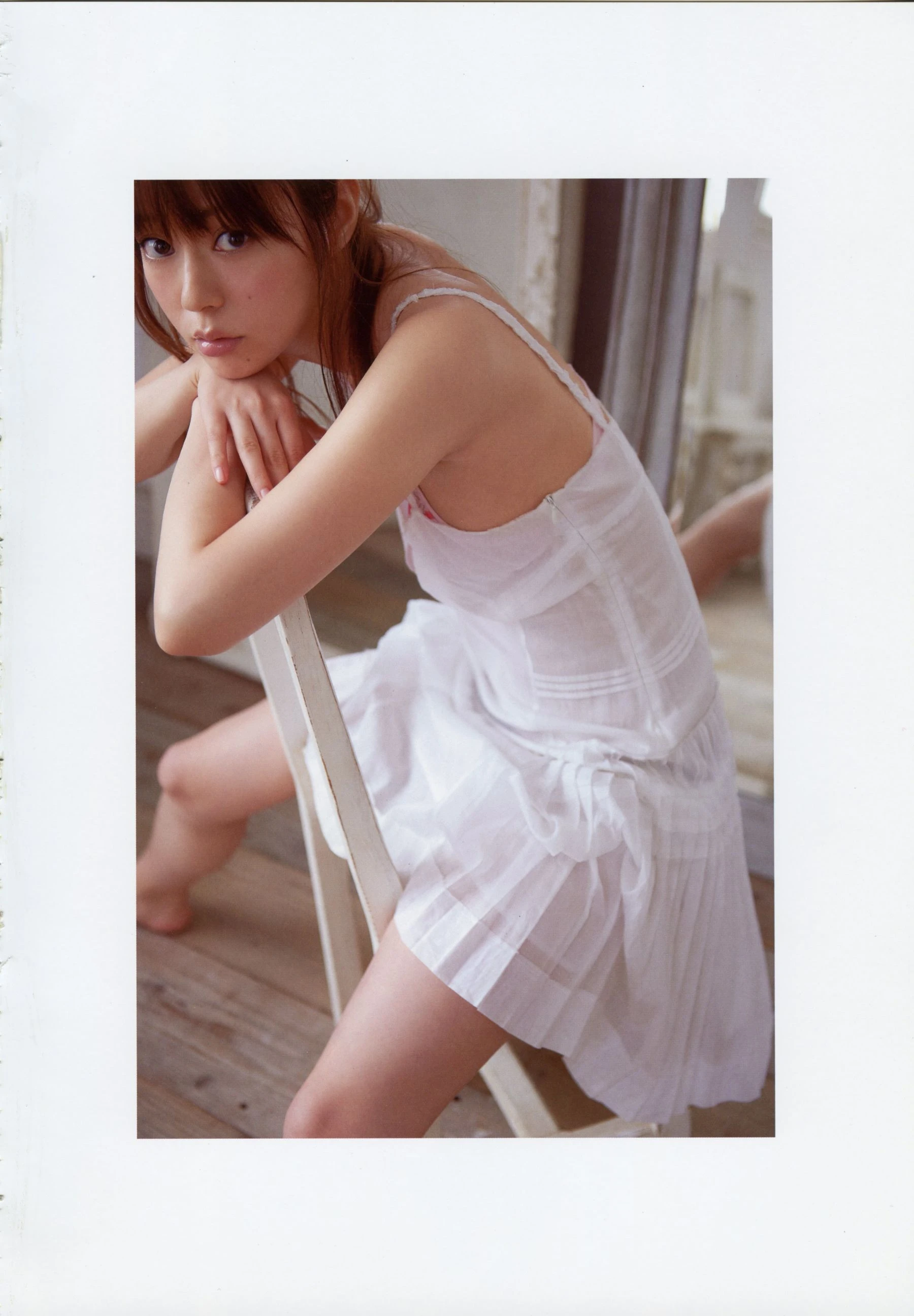 Yuria Haga 芳賀優里亜 写真集 「赤×ピンク」插图7