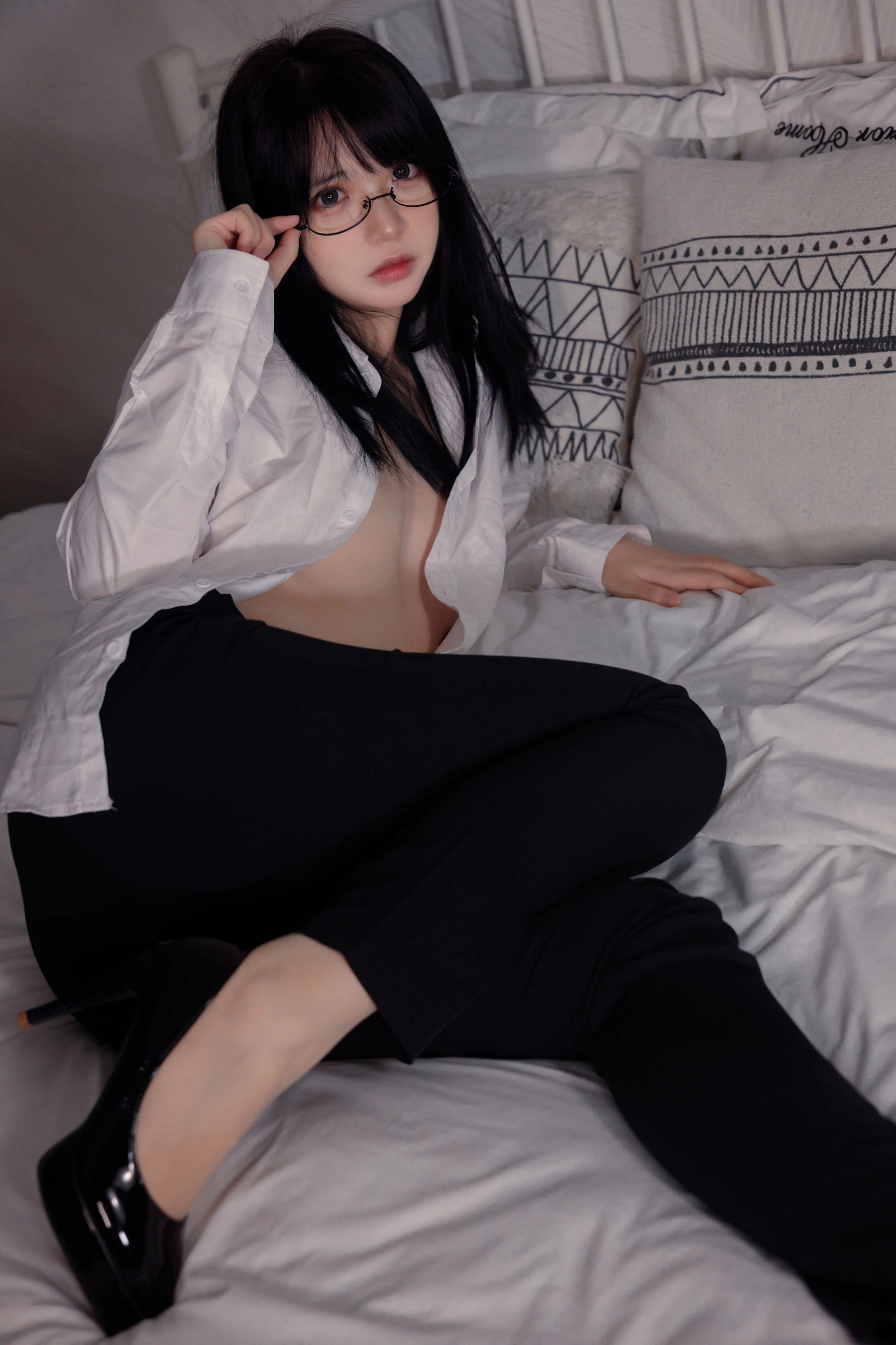 疯猫ss – 白色情人节福袋 长裤OL插图3