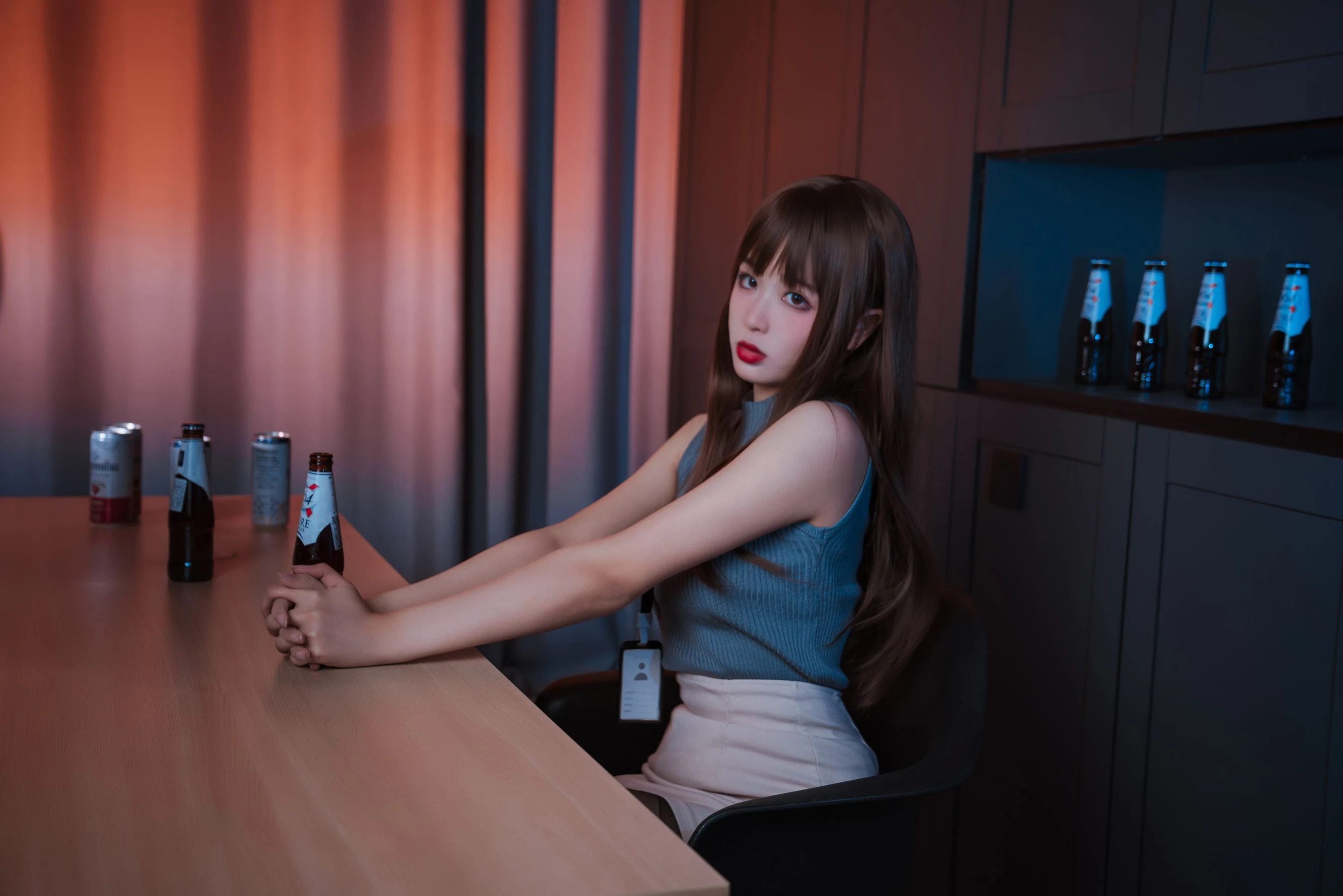 轩萧学姐 – 微醺喝醉了OL插图1