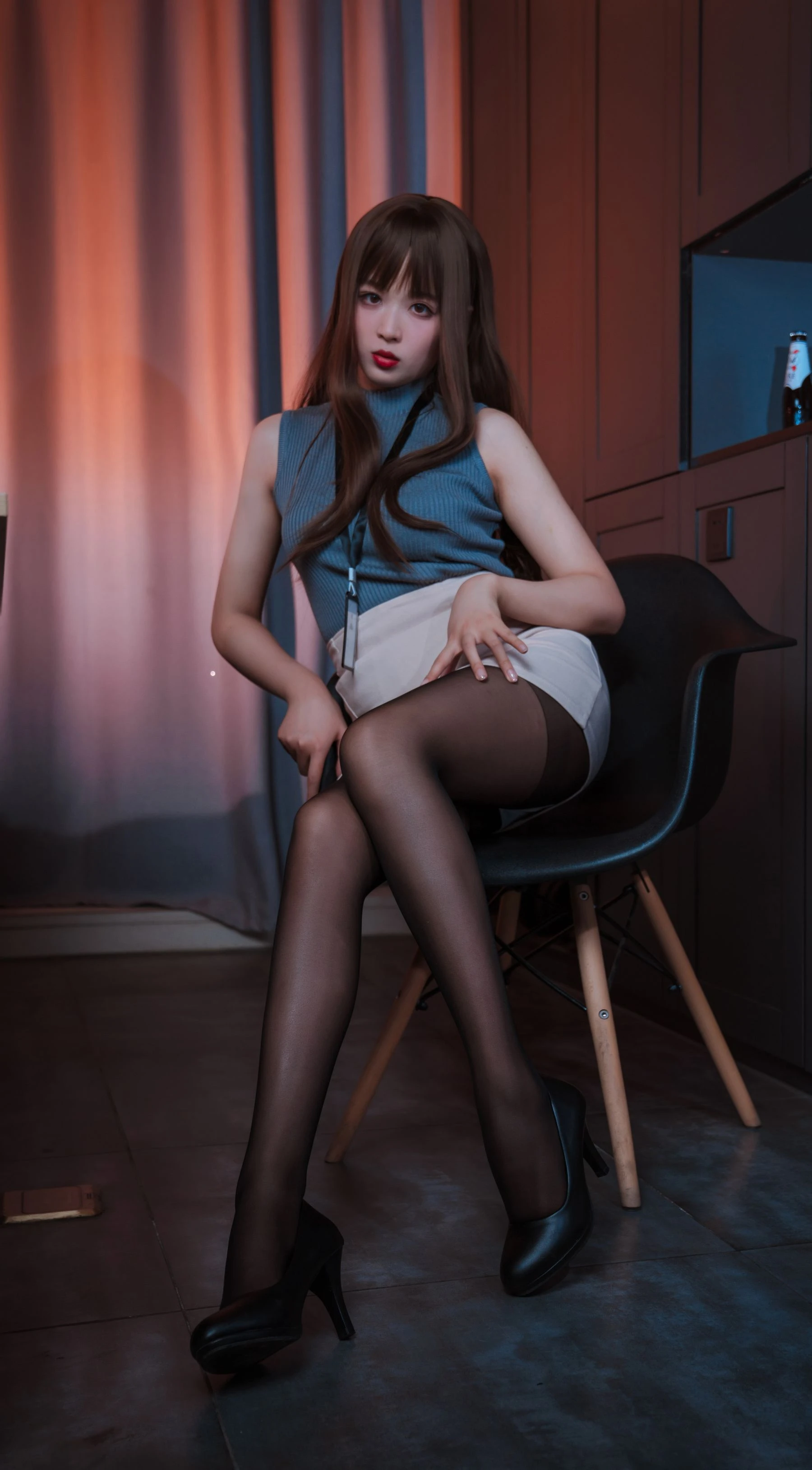 轩萧学姐 – 微醺喝醉了OL插图5