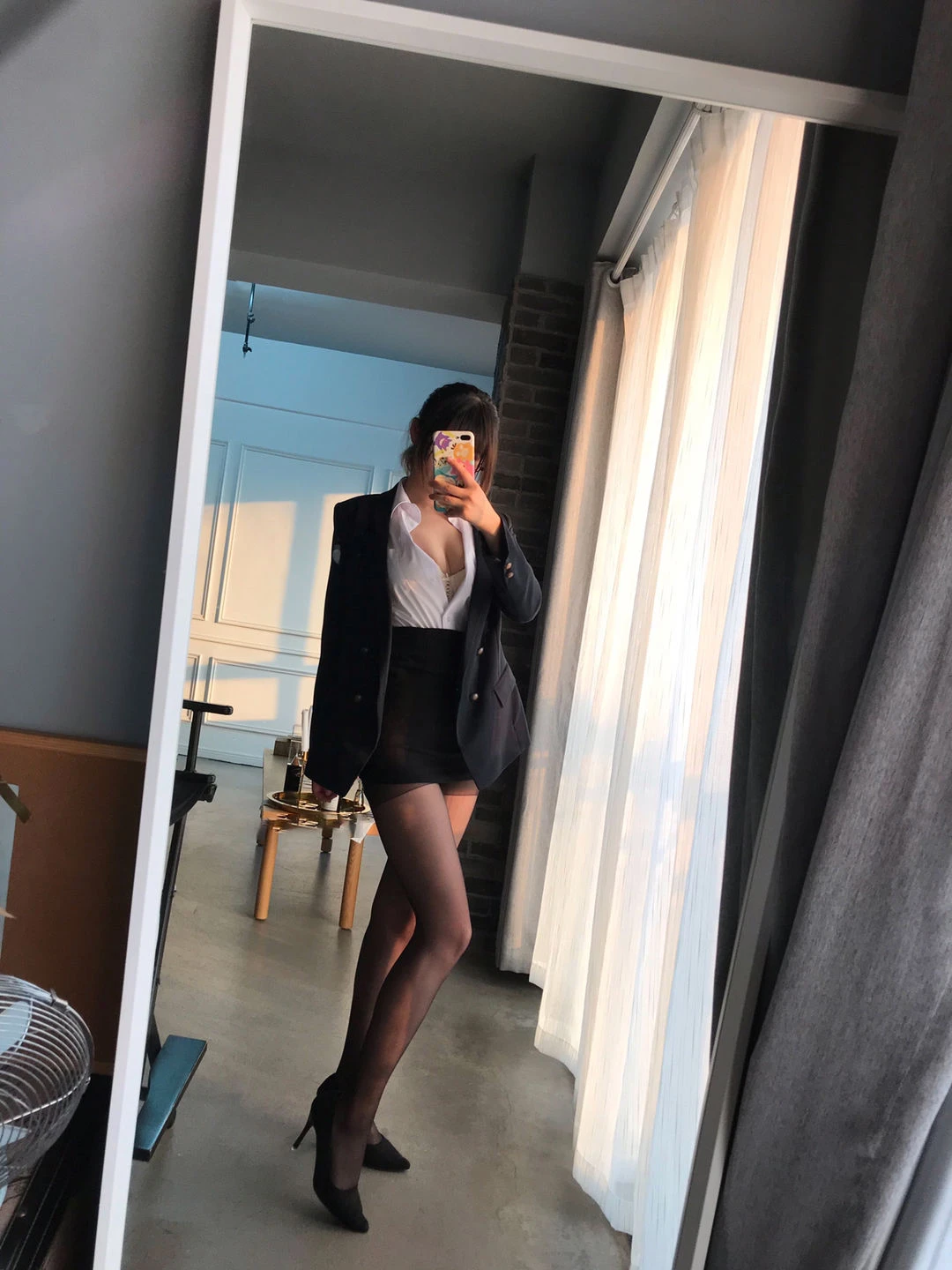 动漫博主田璐璐 – OL本|图集秀