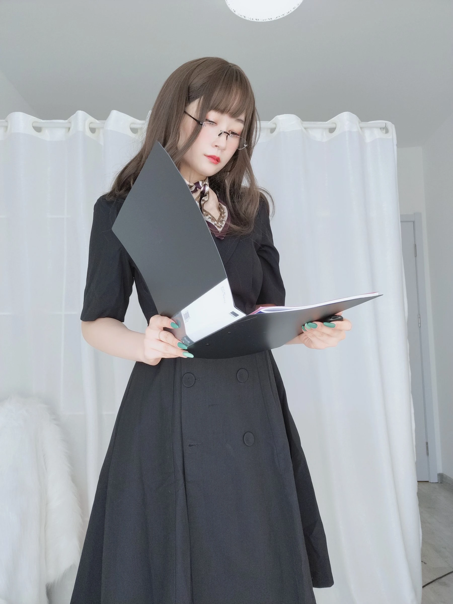 Coser小姐姐白银 – OL下的内衣插图2