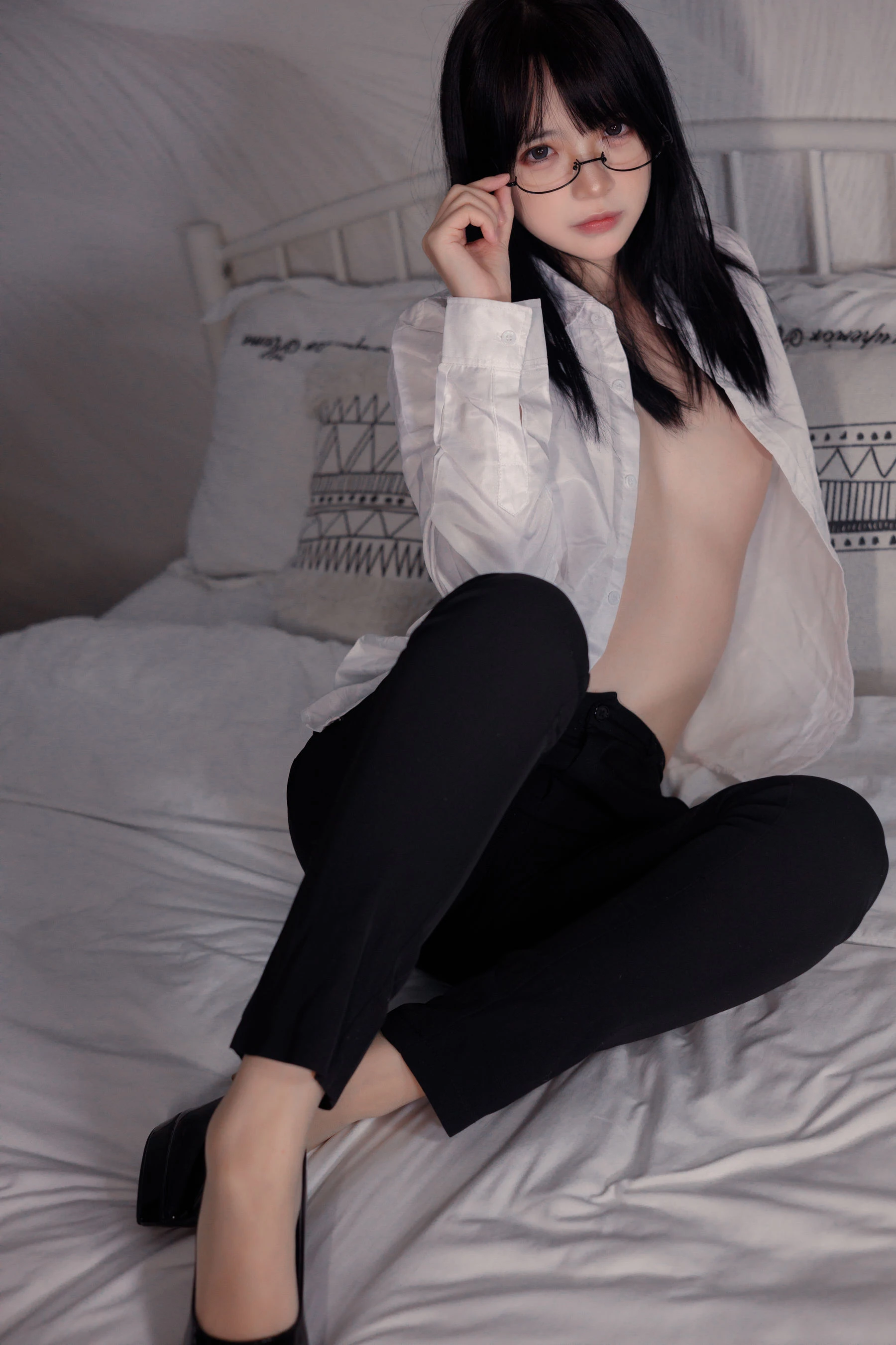 疯猫ss – 白色情人节福袋 长裤OL插图1